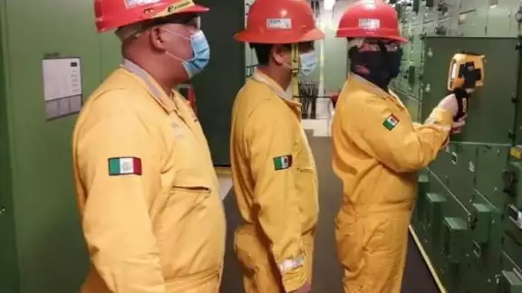 Los trabajadores esperan el cumplimiento de sus exigencias tras la firma de un convenio con Pemex Los trabajadores esperan el cumplimiento de sus exigencias tras la firma de un convenio con Pemex