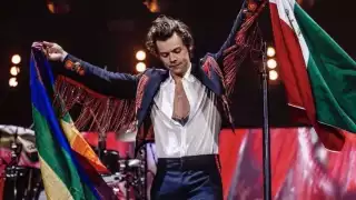 Harry Styles regresa a los escenarios por Latinoamérica, luego de aplazar su gira mundial Love on tour. El intérprete británico anunció nuevas fechas en México y Argentina