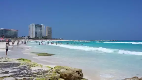 Algunas playas de México permanecerán abiertas pero con ciertas restricciones sanitarias que deberás tener en cuenta al visitarlas Algunas playas de México permanecerán abiertas pero con ciertas restricciones sanitarias que deberás tener en cuenta al visitarlas