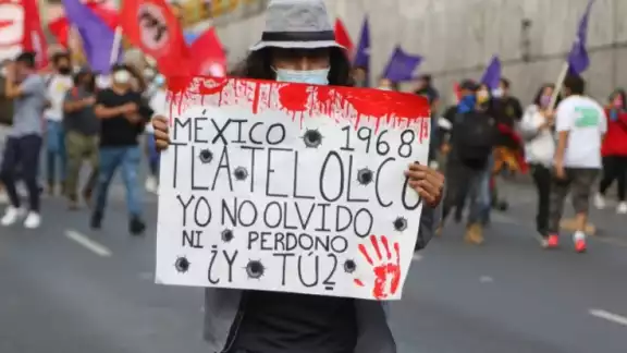 De acuerdo a las autoridades se registró slado blanbo salvo cinco policías lesionados