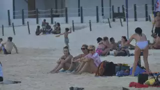 ¡Bandera roja! Prohíben el acceso a 8 playas de Cancún, ¿cuáles son?