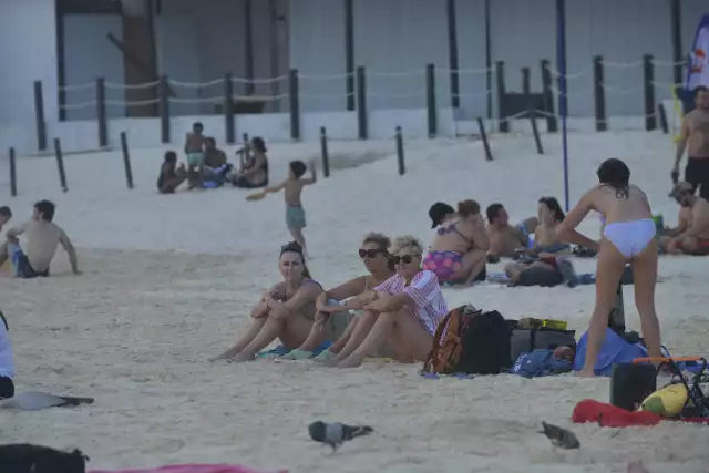 Debido al fuerte oleaje, el acceso a las aguas está prohibido para los bañistas