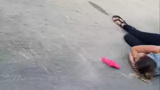 La patrulla con número 82330 chocó a una motociclista, quien se trasladaba a su domicilio