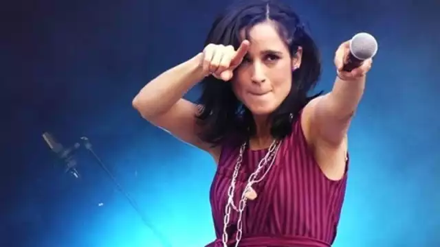 Julieta Venegas recorre su pasado en su nuevo álbum, "Tu Historia"