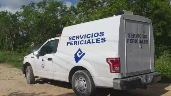 Personal del Servicio Médico Forense acudió al lugar para realizar el levantamiento del cadáver en Calderitas