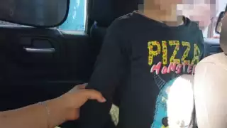 Ambos padres del pequeño aparecieron después de varios minutos, y el menor les fue entregado