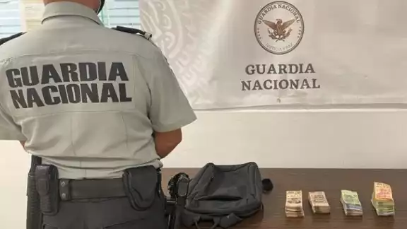 Al pasajero le leyeron la Cartilla de Derechos que Asisten a las Personas en Detención y fue inscrito en el Registro Nacional de Detenciones Al pasajero le leyeron la Cartilla de Derechos que Asisten a las Personas en Detención y fue inscrito en el Registro Nacional de Detenciones