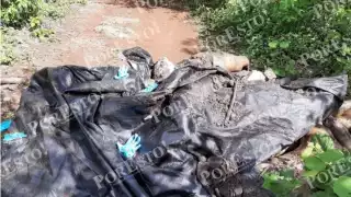 Los cuerpos estaban apilados uno sobre otro, ya fueron llevados al Servicio Médico Forense (Semefo) en Mérida, donde les están practicado las autopsias en estos momentos.