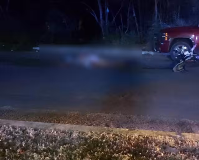 El asesinado quedó en el asfalto