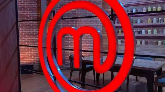 La nueva edición de MasterChef Junior está por comenzar, como una exitosa apuesta más de TV Azteca y para asegurar más los altos números de audiencia, la producción decidió contratar a una nueva presentadora