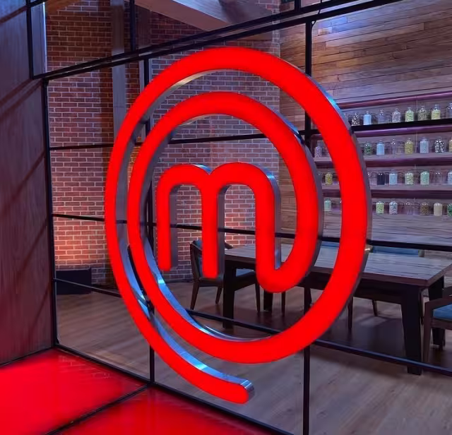 La nueva edición de MasterChef Junior está por comenzar, como una exitosa apuesta más de TV Azteca y para asegurar más los altos números de audiencia, la producción decidió contratar a una nueva presentadora