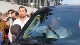 Maestros de la CNTE retienen a AMLO en Chiapas