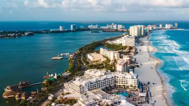 En el año 2000, Cancún cumplía 30 años de existencia, y algunos turistas compraban estos mapas para orientarse en la zona hotelera