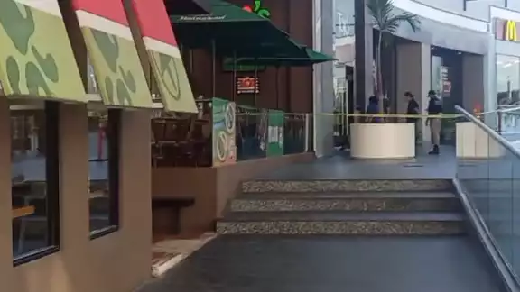 Se reventaron algunos vidrios como consecuencia de la explosión