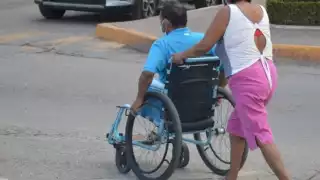 Una de las promesas incumplidas de Óscar Rosas, es el apoyo de sillas de ruedas