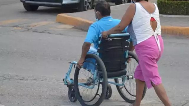 Una de las promesas incumplidas de Óscar Rosas, es el apoyo de sillas de ruedas