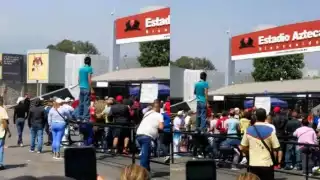 Aficionados del América y revendedores generaron una estampida en busca de boletos. Foto: Capturas de pantalla 
