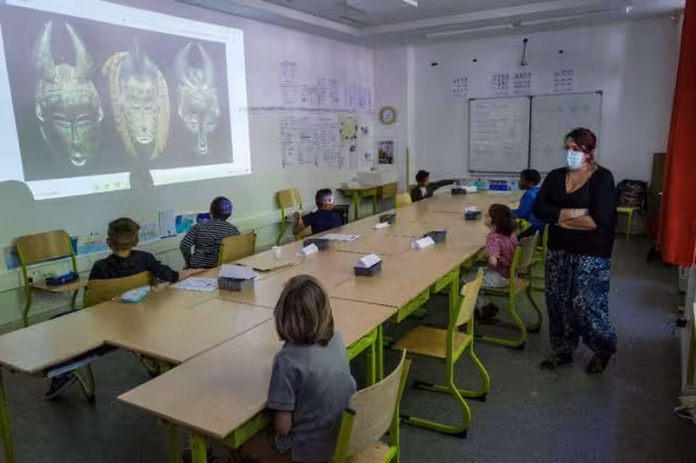 Las escuelas particulares y clases presenciales podrían reabrir el 1 de marzo