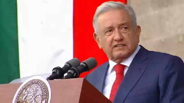 A las 10:00 de la mañana, AMLO llegó acompañado de los secretarios de la Defensa Nacional, Luis Cresencio Sandoval, y de la Marina-Armada de Mexico, José Rafael Ojeda.