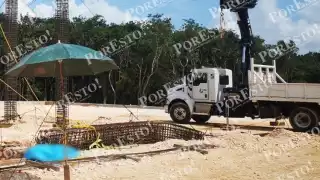 Un hombre de 47 años de edad hacía instalaciones en una torre metálica cuando una de las piezas cedió. El fatal percance ocurrió en el km 142 de la vía a Cancún