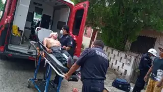 Trasladan al hospital a un abuelito tras lesionarse con un machete en Tizimín