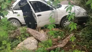 El conductor dejó abandonada su documentación para darse a la fuga con el automóvil