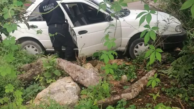 El conductor dejó abandonada su documentación para darse a la fuga con el automóvil