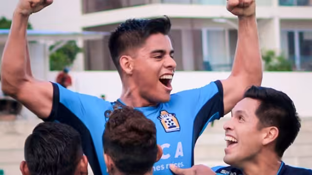 Erick Ubaldo Bustos llegó a 4 goles que lo tienen de líder de goleo en la Liga Premier