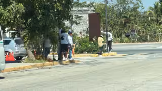 Denuncian presencia de presuntos “jaladores" en  accesos turísticos de Tulum