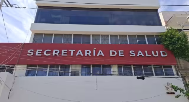 Extratrabajador exige embargo de cuentas de Indesalud