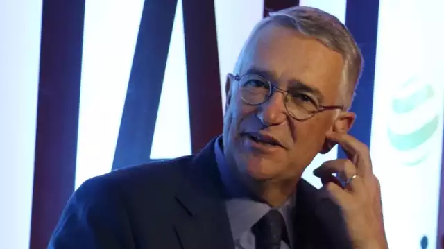 La presidenta Sheinbaum indicó que Ricardo Salinas Pliego puede acercarse al SAT para acordar el cumplimiento de sus obligaciones fiscales