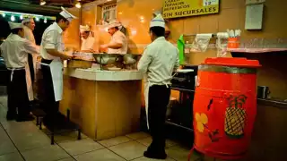 Los taqueros se fueron a los golpes contra unos comensales