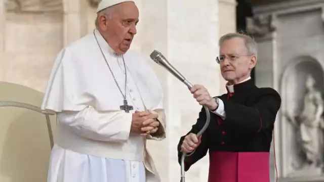 El Papa Francisco  lamentó que tanto la esclavitud como el colonialismo siguen presentes en la actualidad