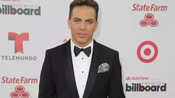 Cristian Castro es evidenciado con supuestos mensajes a la madre de su hija no reconocida