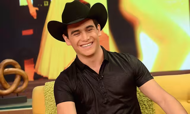 Julián Figueroa había marcado su vida musical al regional mexicano