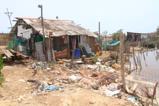 En América Latina la pobreza por ingresos disminuyó 2.2 puntos porcentuales en 2024 respecto al año anterior