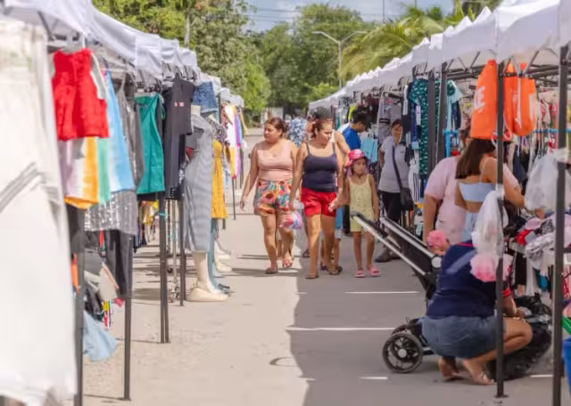 Acusan a presunto administrador de agredir a comerciante en el centro artesanal de Tulum