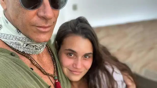 Fernando Carrillo compartió una foto de su esposa pariendo en Tulum