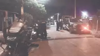 Vecinos evitaron el arresto de una tercera persona. Foto: José Salazar.