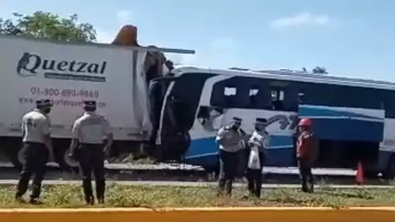 El conductor del ATS quedó prensado contra la pesada unidad El conductor del ATS quedó prensado contra la pesada unidad