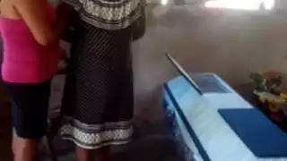 La madre del joven pide a las autoridades que investiguen a la maestra presuntamente culpable del suicidio de su hijo