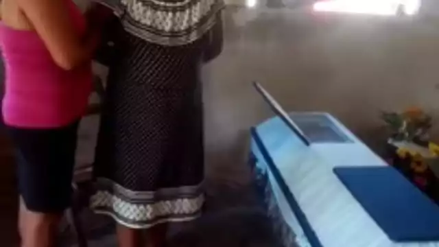 La madre del joven pide a las autoridades que investiguen a la maestra presuntamente culpable del suicidio de su hijo