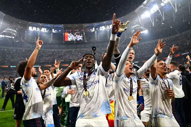 Aston Villa de Unai Emery volvió a levantar un trofeo continental.