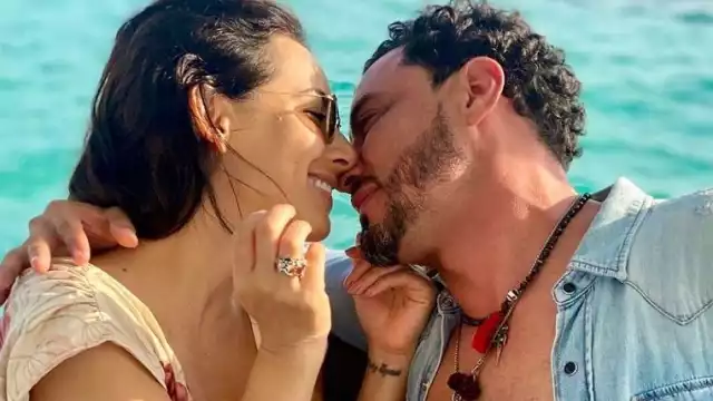 Raúl Paz y Claudia Lizaldi posponen su boda para 2022