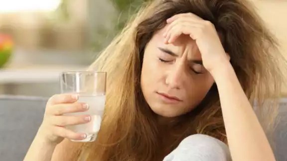 Además de cómo aliviar sus efectos, aquí te mostramos consejos de cómo evitar tener una resaca Además de cómo aliviar sus efectos, aquí te mostramos consejos de cómo evitar tener una resaca