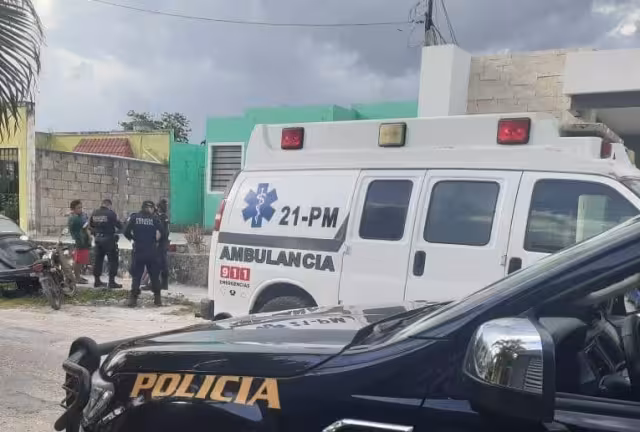 Paramédicos intentaron reanimar a la persona con RCP, antes de trasladarlo a la clínica