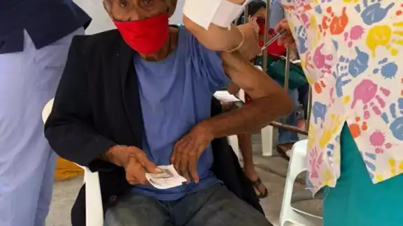 Los adultos mayores no regresaron por su segunda dosis de la vacuna contra COVID-19