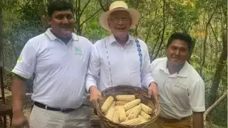 El embajador Ken Salazar disfrutó de lo que se produce en las tierras campechanas