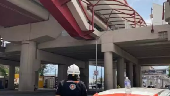 Vagón de la línea 1 de Monterrey sufrió un descarrilamiento Vagón de la línea 1 de Monterrey sufrió un descarrilamiento