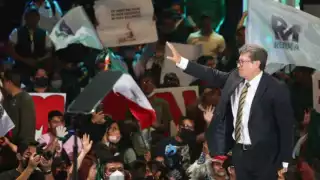 Desde la Arena México, el senador por Morena no aseguró que su registro lo vaya a efectuar en el proceso interno de ese partido